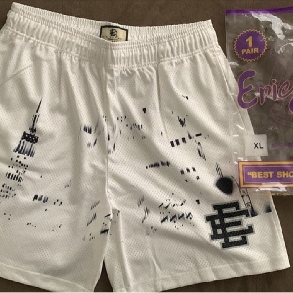 Size XL -Eric Emanuel EE Basic Short White Skyline. First come first serve . DM